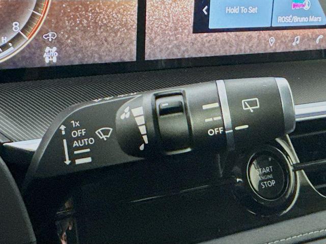 Photo of 2025 Radiant White INFINITI QX80