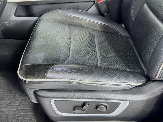 Photo of 2022 Bright White Clearcoat RAM 1500