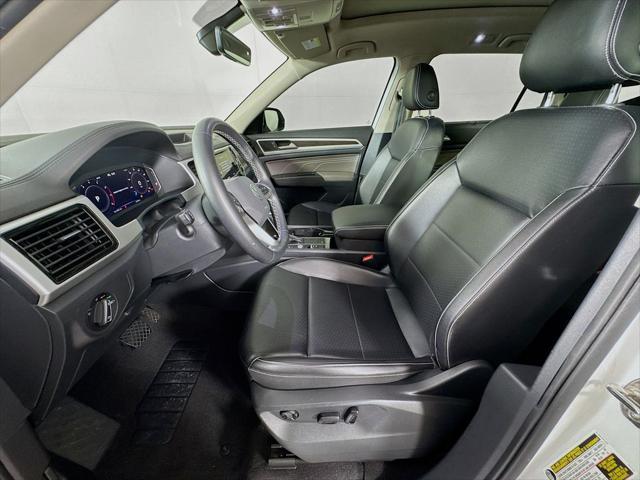 Photo of 2022 Pure White Volkswagen Atlas