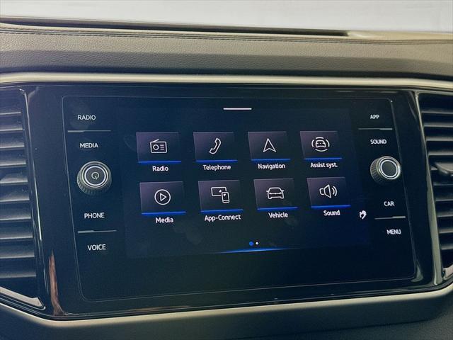 Photo of 2022 Pure White Volkswagen Atlas