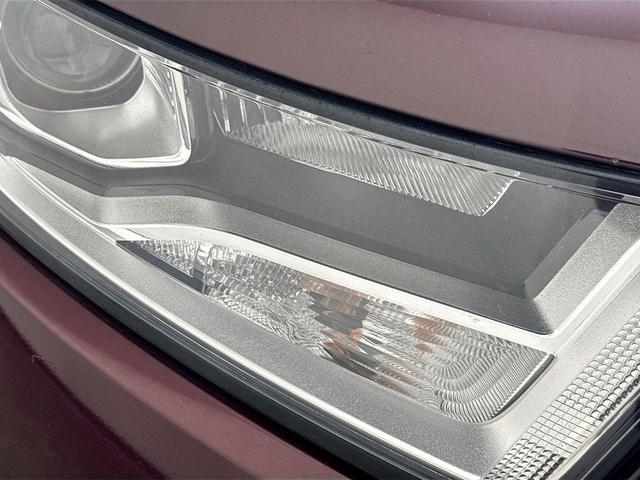 Photo of 2017 Burgundy Ford Edge