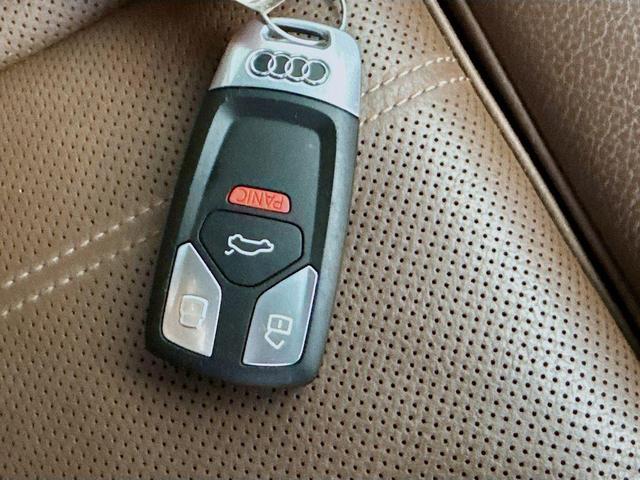 Photo of 2018 Ibis White Audi Q5