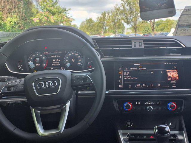 Photo of 2025 White Audi Q3