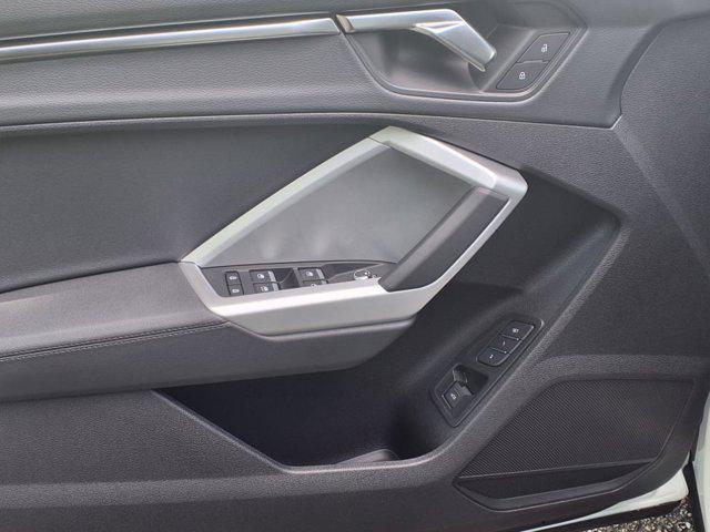 Photo of 2025 White Audi Q3