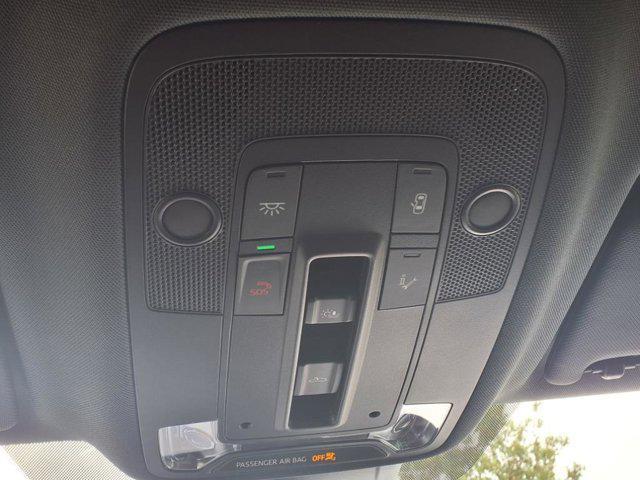 Photo of 2025 White Audi Q3
