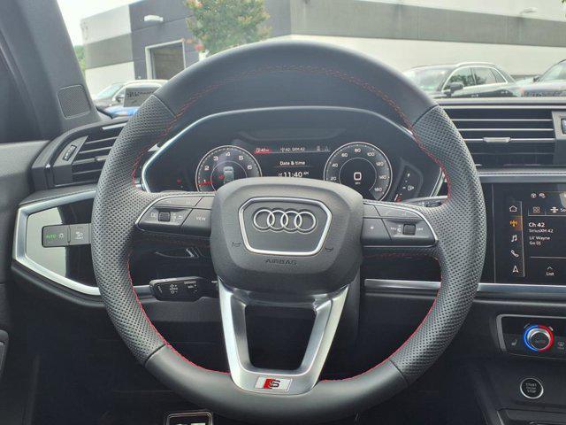 Photo of 2025 White Audi Q3