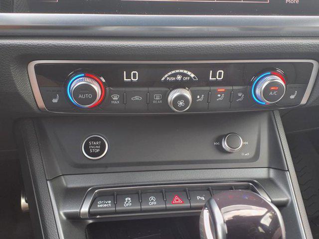 Photo of 2025 White Audi Q3