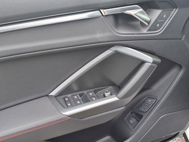 Photo of 2025 White Audi Q3