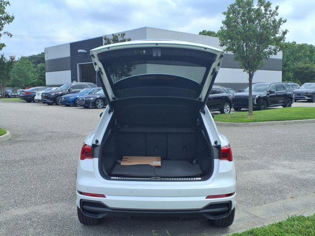 Photo of 2025 White Audi Q3