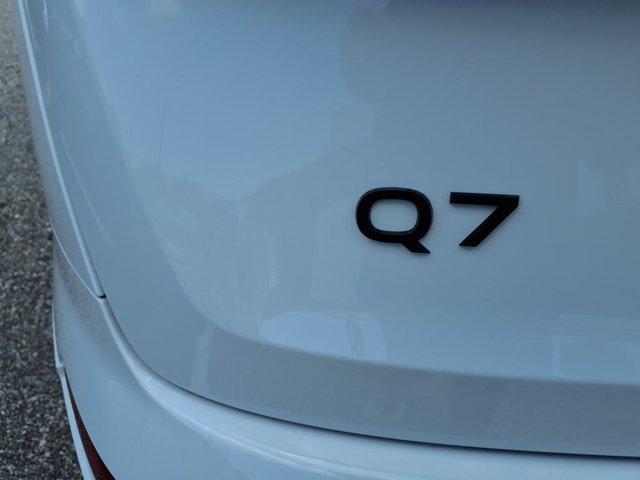Photo of 2025 Glacier White Metallic Audi Q7