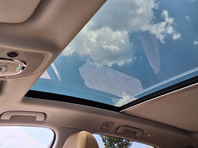 Photo of 2025 Glacier White Metallic Audi Q7