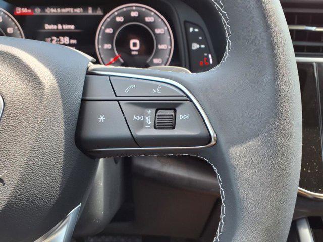 Photo of 2025 Glacier White Metallic Audi Q7