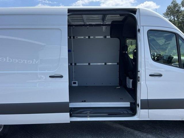 Photo of 2023 White Mercedes-Benz Sprinter 2500