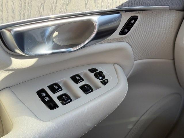 Photo of 2025 Gray Volvo XC90