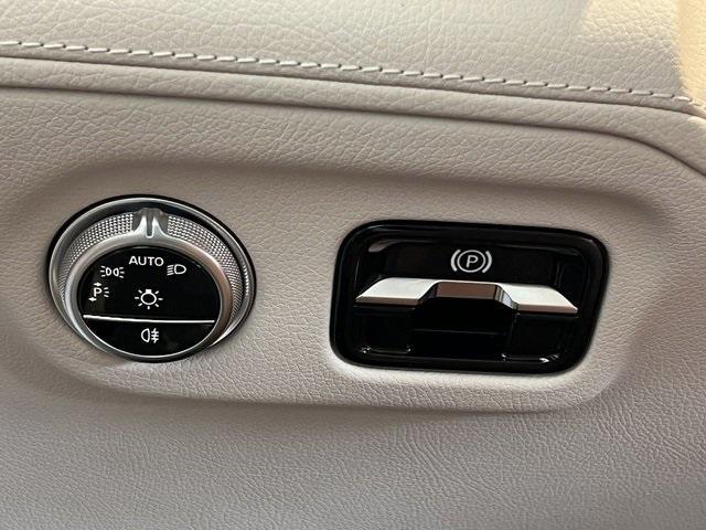 Photo of 2022 White Mercedes-Benz EQS 450+