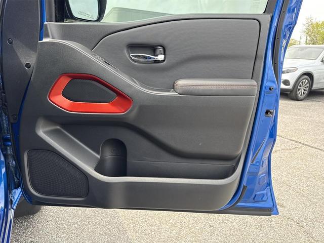 Photo of 2024 Bluestone Pearl Nissan Frontier