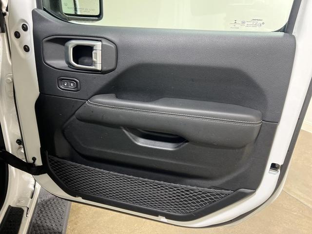 Photo of 2019 Bright White Clearcoat Jeep Wrangler Unlimited