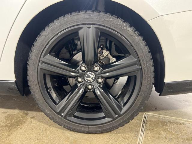 Photo of 2023 Platinum White Pearl Honda Accord Hybrid