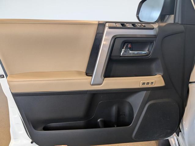 Photo of 2023 Blizzard Pearl Toyota 4Runner