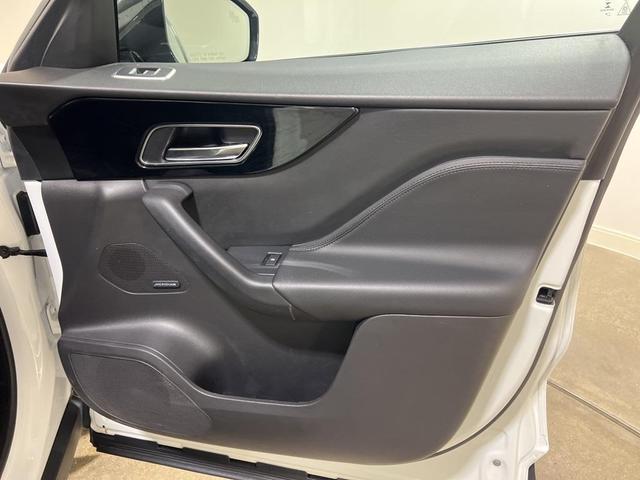 Photo of 2019 Fuji White Jaguar F-PACE