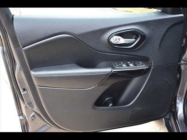 Photo of 2023 GRAY Jeep Cherokee