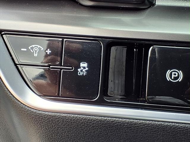 Photo of 2024 Glacial White Pearl Kia Sportage
