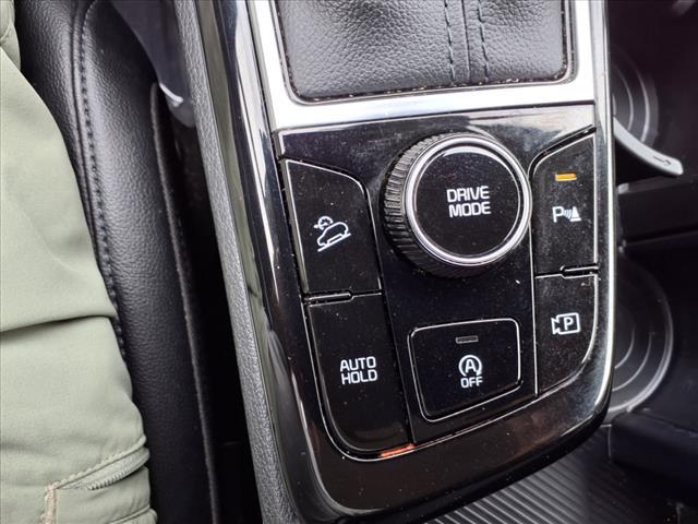 Photo of 2024 Glacial White Pearl Kia Sportage