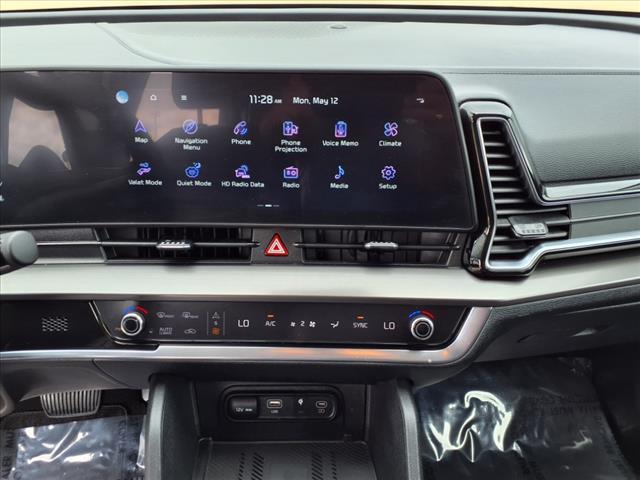 Photo of 2024 Glacial White Pearl Kia Sportage