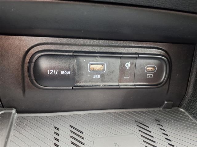 Photo of 2024 Glacial White Pearl Kia Sportage