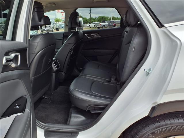 Photo of 2024 Glacial White Pearl Kia Sportage