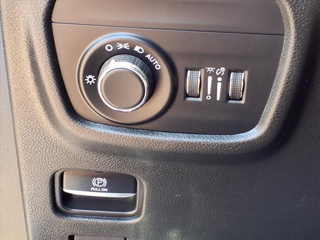 Photo of 2023 Silver Zynith Jeep Grand Cherokee L