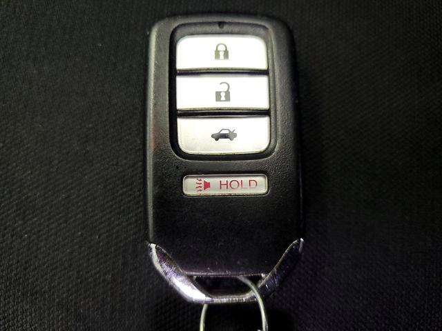 Photo of 2018 White Honda Civic