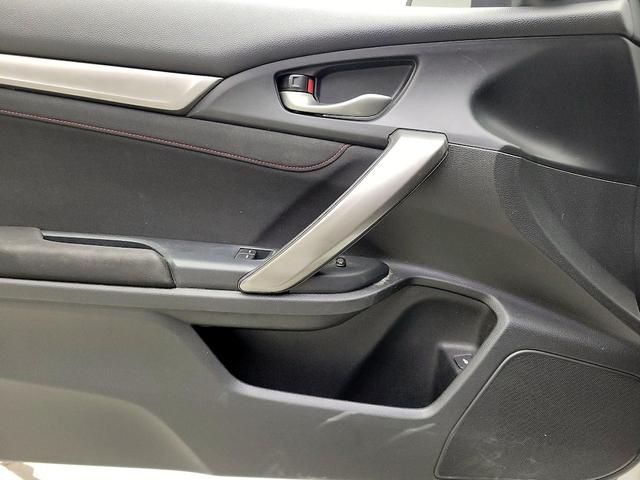 Photo of 2018 White Honda Civic