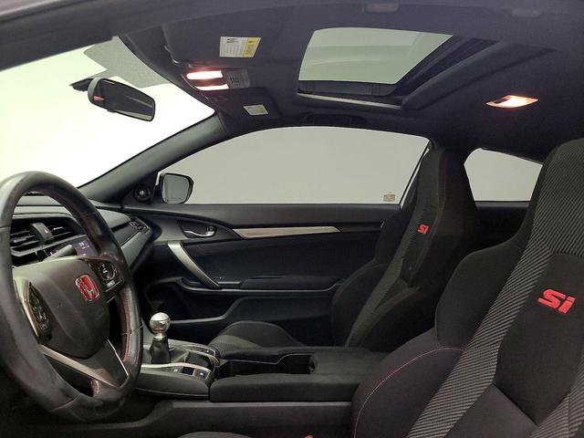 Photo of 2018 White Honda Civic