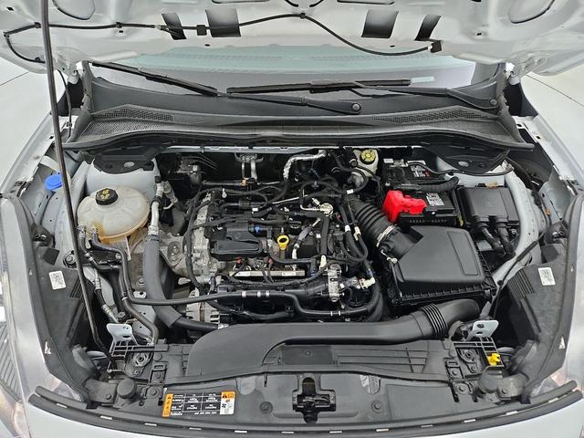 Photo of 2021 White Ford Escape