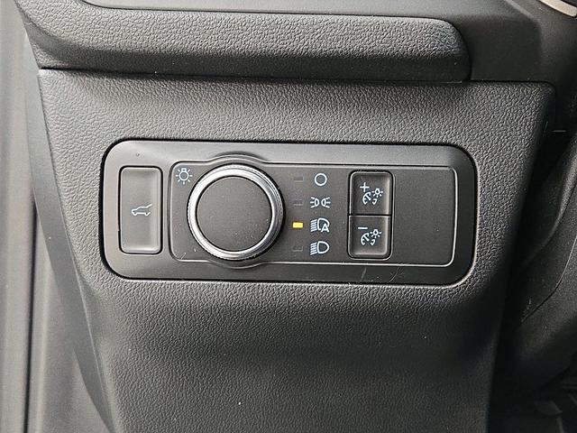 Photo of 2021 White Ford Escape