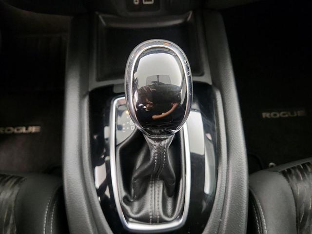 Photo of 2018 White Nissan Rogue