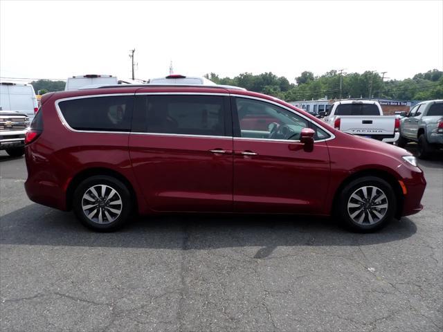 Photo of 2021 Velvet Red Pearlcoat Chrysler Pacifica Hybrid