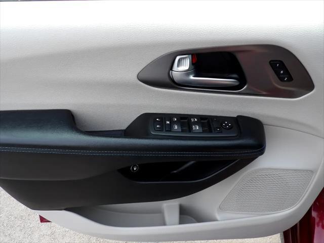 Photo of 2021 Velvet Red Pearlcoat Chrysler Pacifica Hybrid