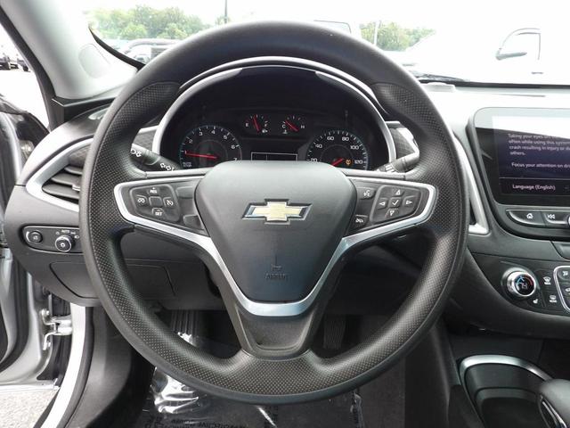 Photo of 2022 Silver Ice Metallic Chevrolet Malibu