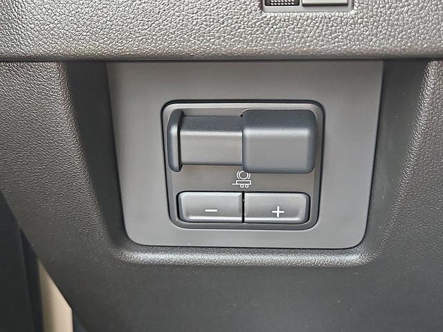 Photo of 2024 Sand Dune Metallic Chevrolet Colorado