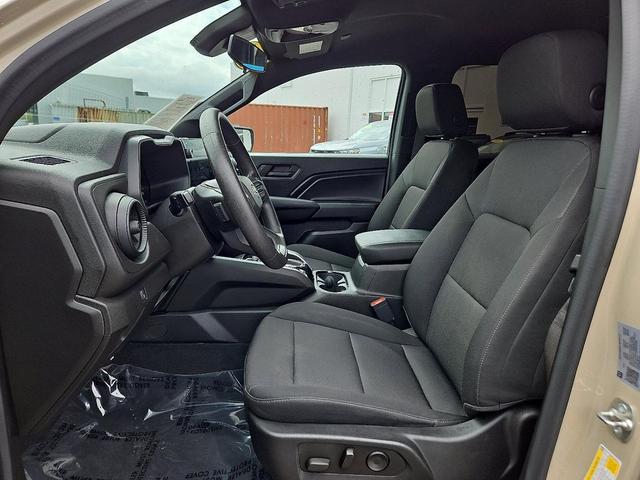 Photo of 2024 Sand Dune Metallic Chevrolet Colorado