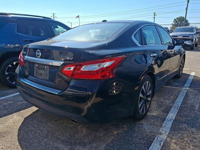 Photo of 2016 Super Black Nissan Altima