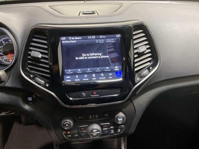 Photo of 2019 Pearl White Pearlcoat Jeep Cherokee
