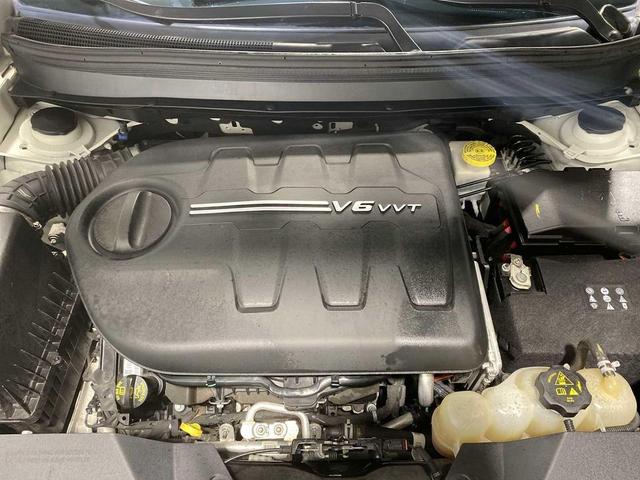 Photo of 2019 Pearl White Pearlcoat Jeep Cherokee