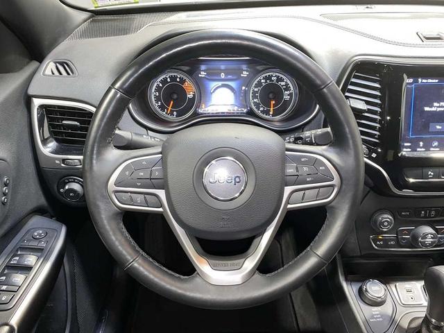 Photo of 2019 Pearl White Pearlcoat Jeep Cherokee