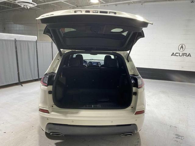 Photo of 2019 Pearl White Pearlcoat Jeep Cherokee