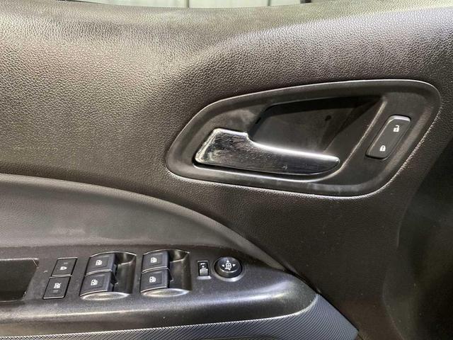 Photo of 2018 Summit White Chevrolet Colorado