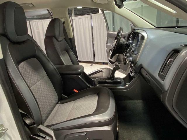 Photo of 2018 Summit White Chevrolet Colorado