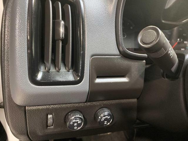 Photo of 2018 Summit White Chevrolet Colorado